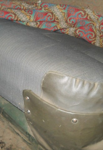 Дырка в обивке дивана что делать (71 фото)