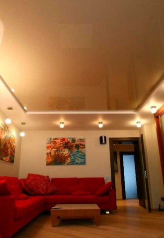 Двухуровневый натяжной потолок с подсветкой в гостиной (75 фото)