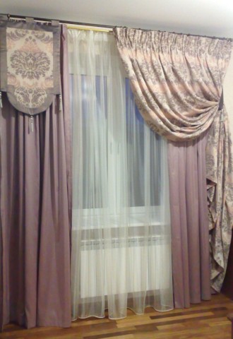 Ассиметричные шторы для спальни (71 фото)