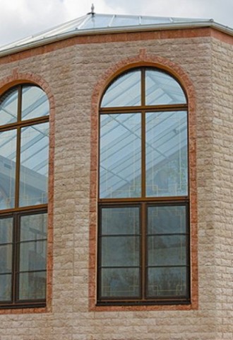 Арочные алюминиевые окна (70 фото)