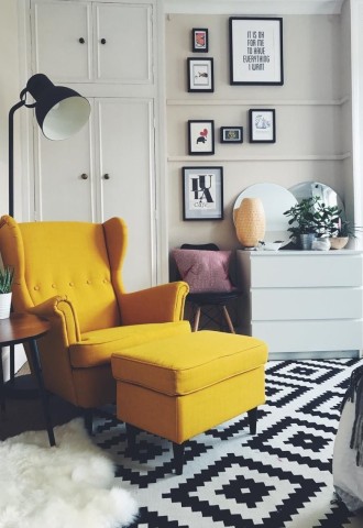 Желтое кресло в интерьере (91 фото)