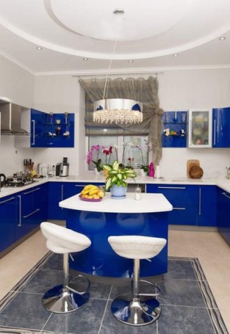 Кухонный гарнитур синего цвета в интерьере (90 фото)