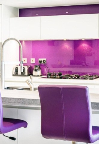 Яркая фиолетовая кухня с чем сочетается (95 фото)