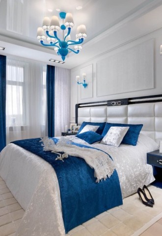 Голубая спальня с белой мебелью (58 фото)