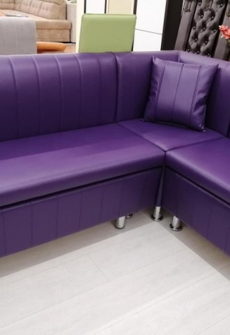 Угловой фиолетовый диван (78 фото)