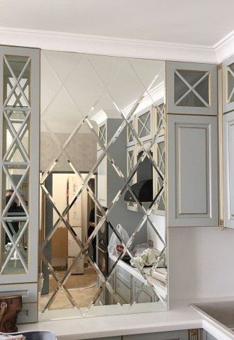 Зеркальная стена с фацетом в интерьере (61 фото)