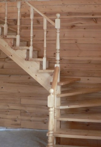 Лестница своими руками на второй этаж из дерева на даче (70 фото)
