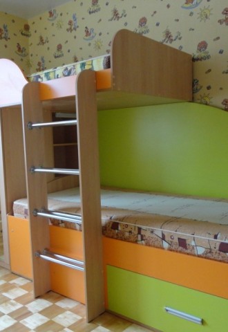 Детская кровать много мебели (67 фото)