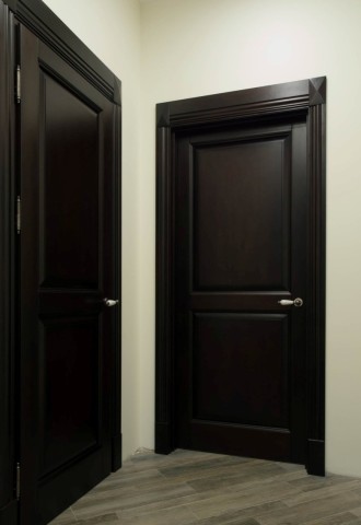 Межкомнатные двери темно коричневые (67 фото)