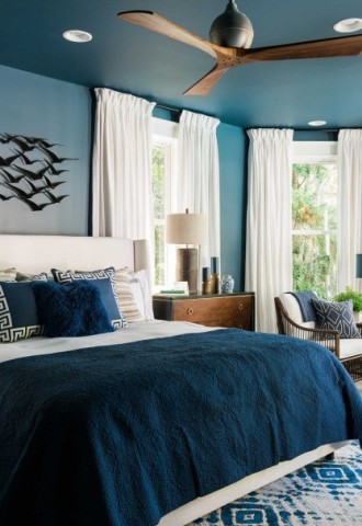 Синяя спальня с белой мебелью дизайн (66 фото)