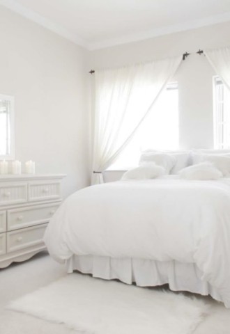Белая мебель в спальне какие стены (76 фото)