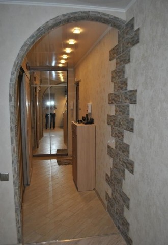 Дизайн коридора с аркой из плитки (70 фото)