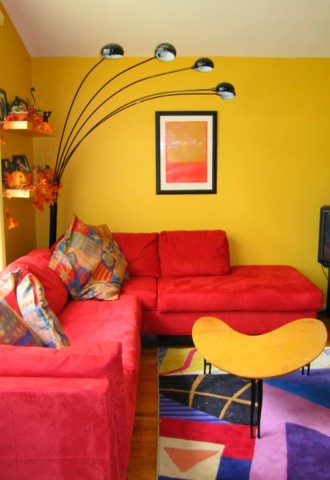 Яркие цвета в интерьере гостиной (71 фото)