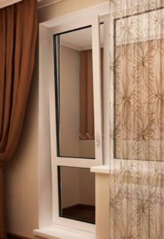 Шторы для спальни с балконом и окном (66 фото)