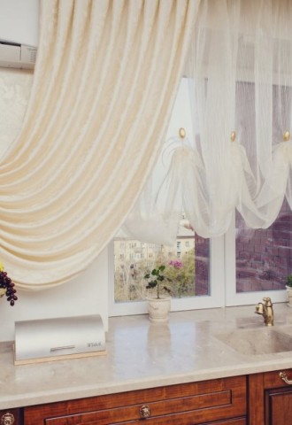 Короткие шторы в спальню до подоконника от дизайнеров (68 фото)