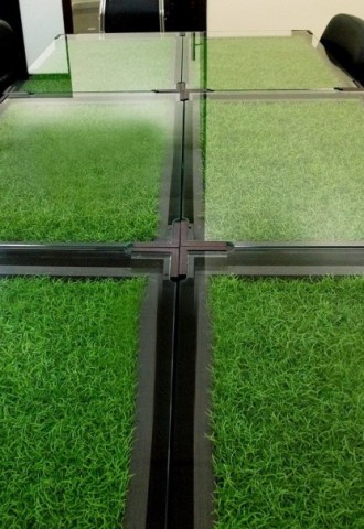Искусственная трава в интерьере (91 фото)