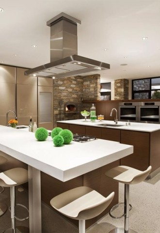 Скромный интерьер кухни в частном доме в современном стиле (99 фото)