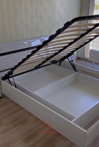 Кровать белый глянец с подъемным механизмом 160х200 (59 фото)