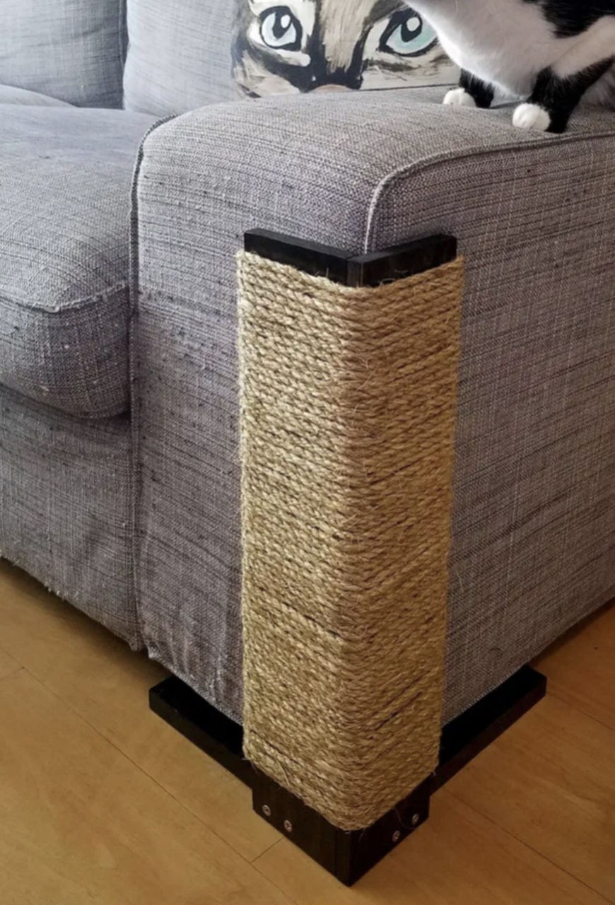 Когтеточка на угол дивана