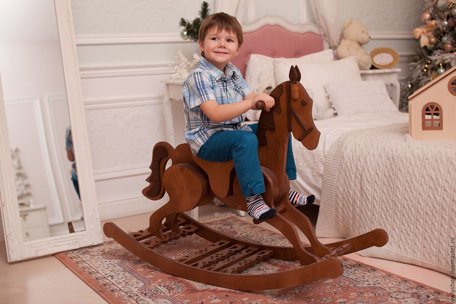 Мальчик на лошадке. Качалка "лошадка"886600 Step-2. Качающаяся лошадка. Деревянная лошадка. Детская деревянная лошадка.