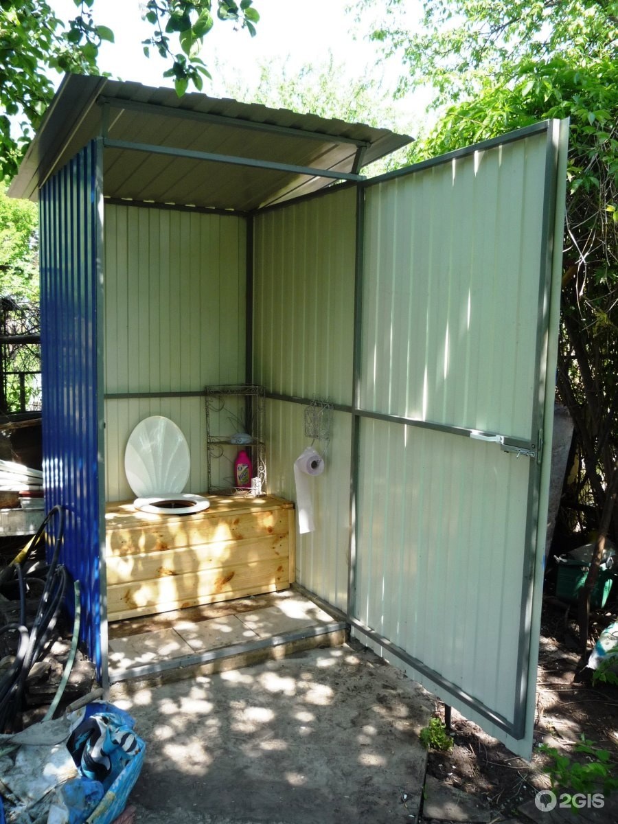 Туалет на даче из профнастила