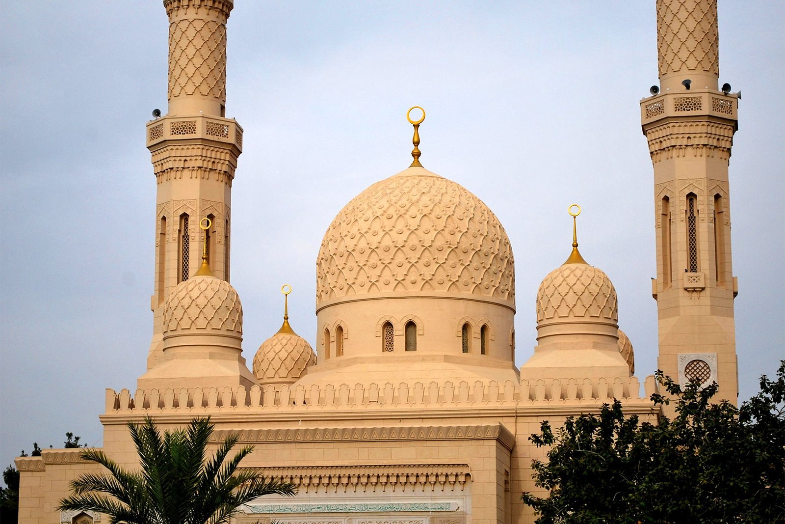 Арабские здания. Мечеть Джумейра в Дубае. Мечеть Джумейра и культурный центр шейха Мохаммеда. Мечеть Джумейра достопримечательности Дубая. Главная мечеть в Дубае.
