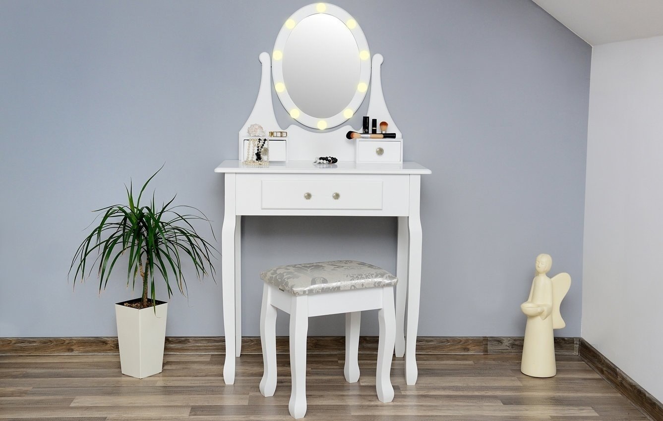 Туалетный столик белого цвета в классическом стиле t009