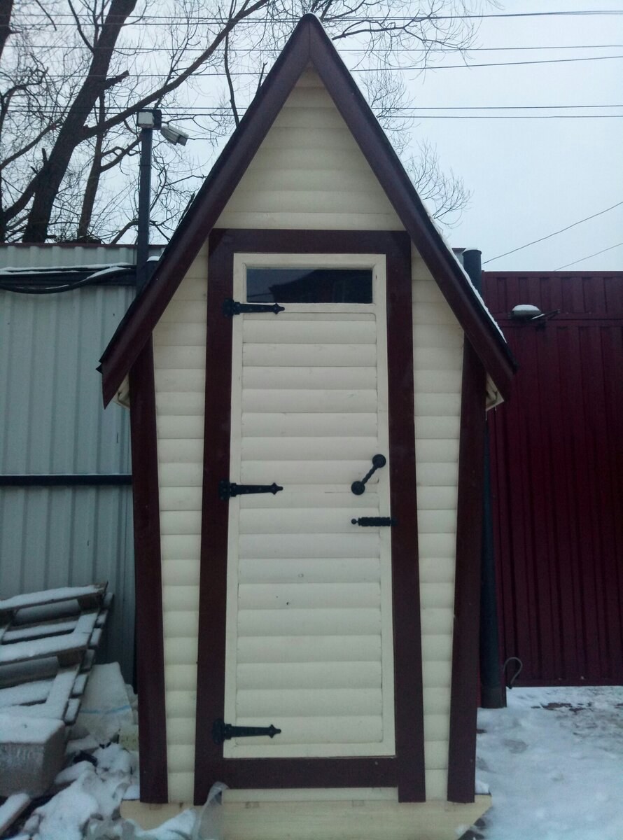 Уличный туалет из профнастила