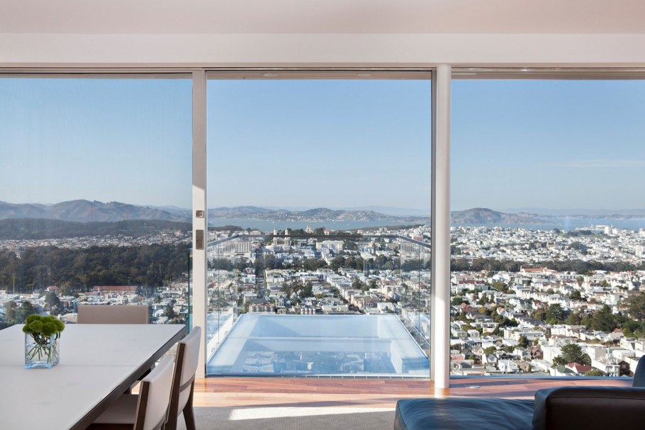 Вид из окна на город