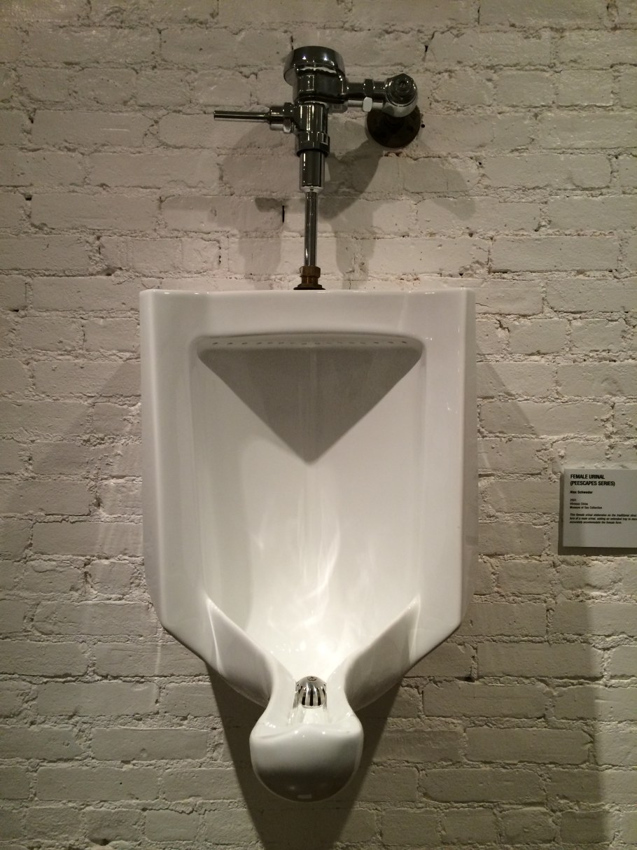 Женский писсуар настенный