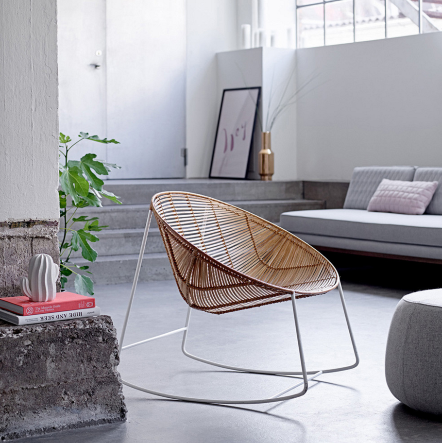 Кресло качалка в современном стиле