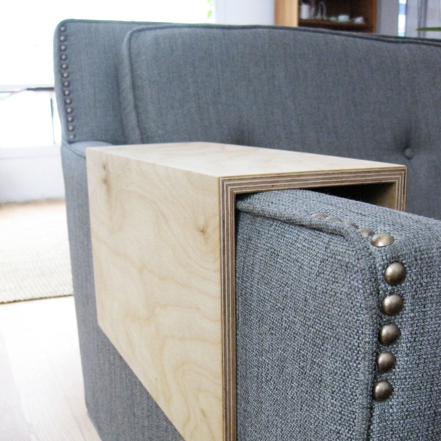 Диван со съемными подлокотниками