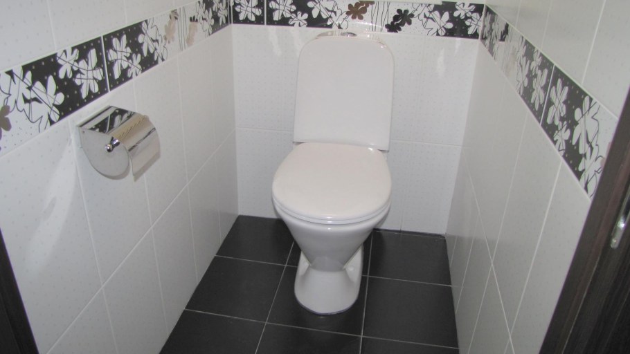 Плитка 700х250 в маленьком туалете