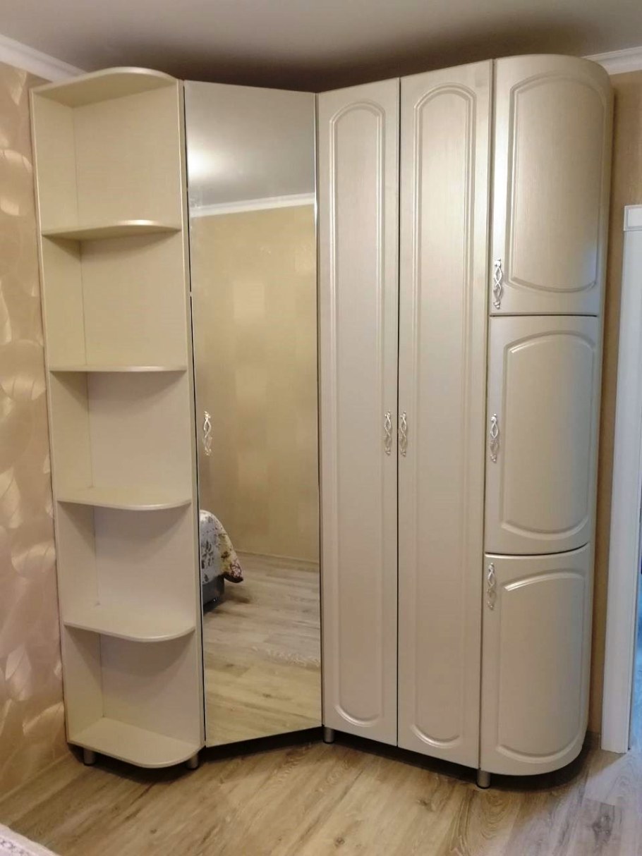 Угловой шкаф купе