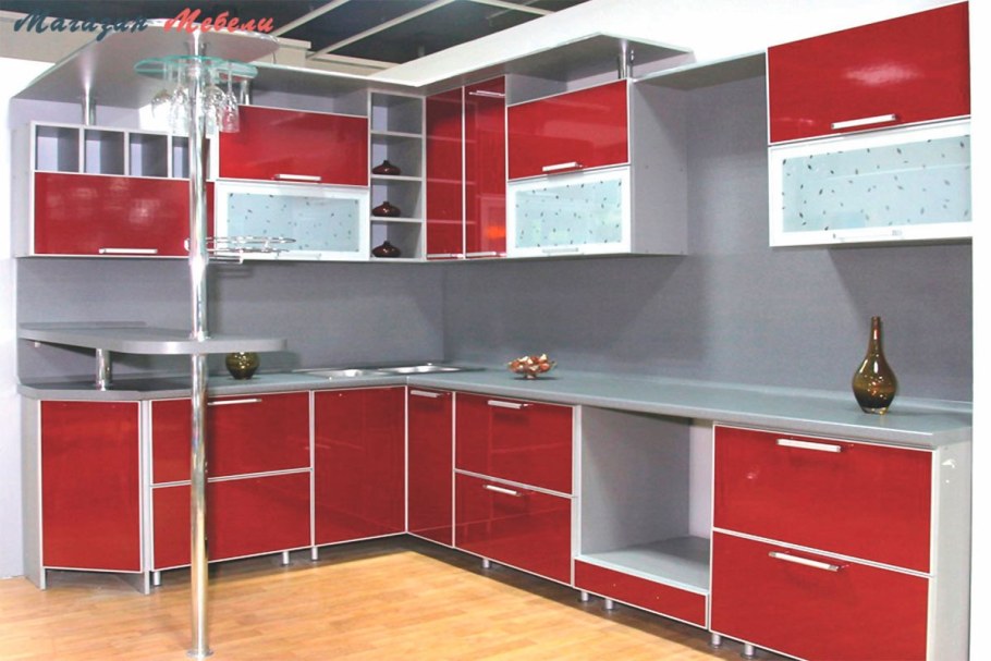 Пластиковая кухня в алюминиевой рамке