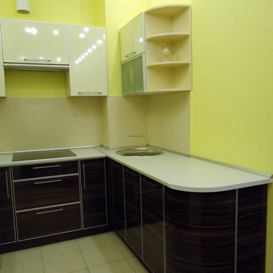 Кухонный гарнитур красный с серым