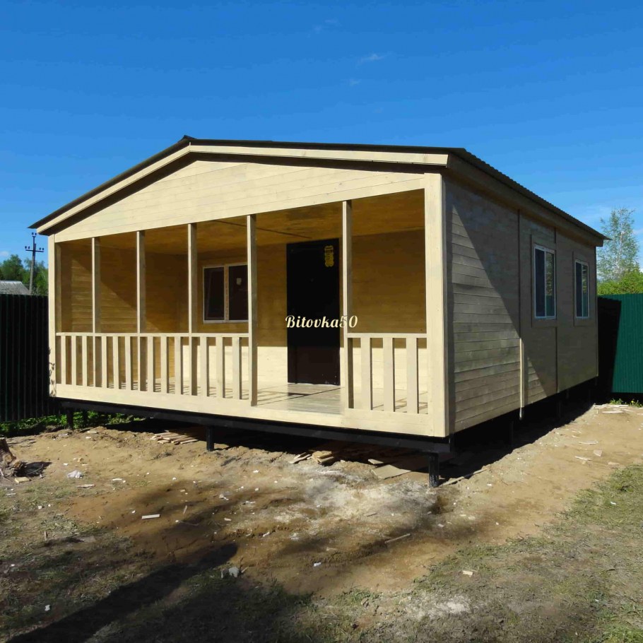 Домик из бытовки