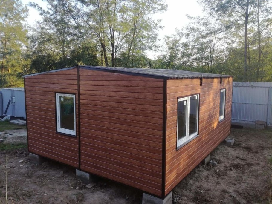 Дачный дом из двух бытовок