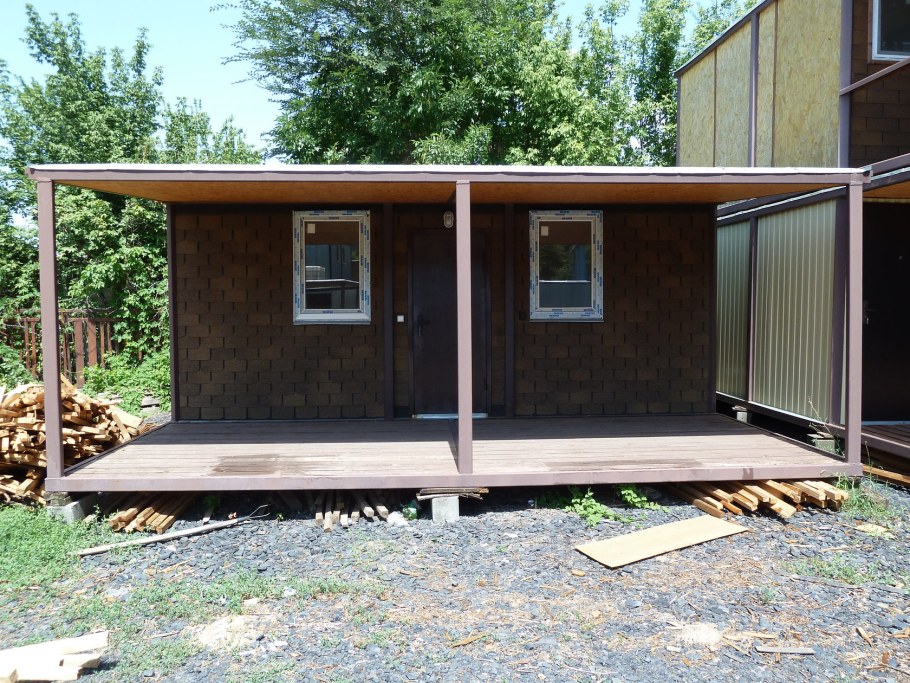 Бытовка с застекленной верандой