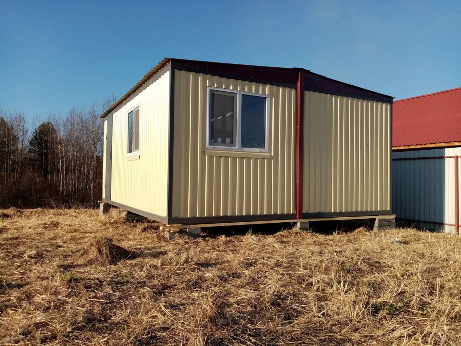 Угловой дом из бытовок