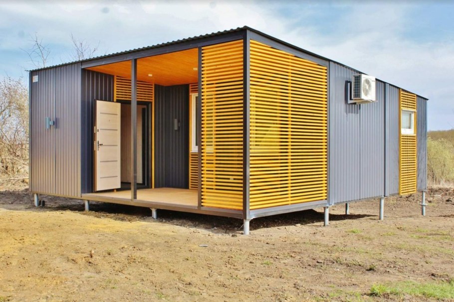 Красивый домик из бытовки