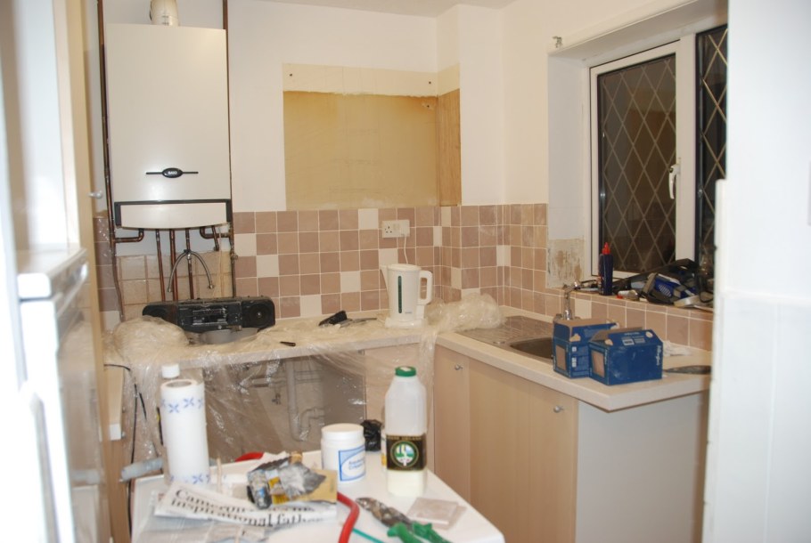 Газовая труба в квартире снизу