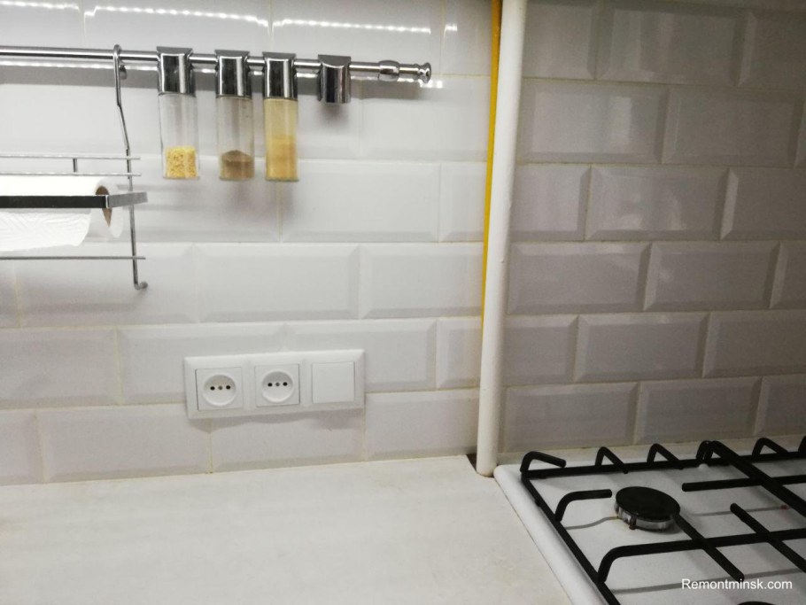 Напольный газовый котел на кухне