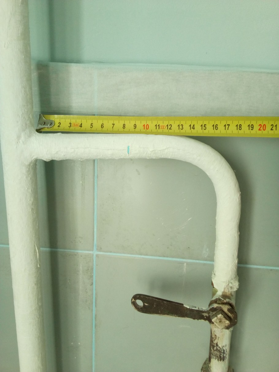 Газовая труба в новостройке