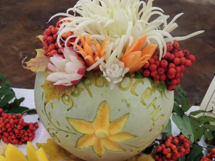 Осенняя экибана в тыкве