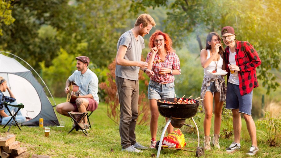 Гамак на террасе загородного дома