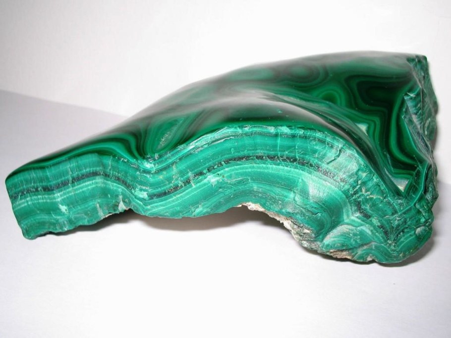 Тарелка из малахита