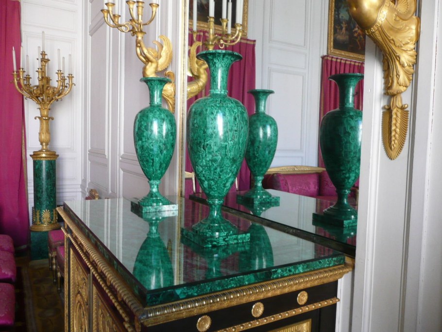 Малахитовая мебель интерьер