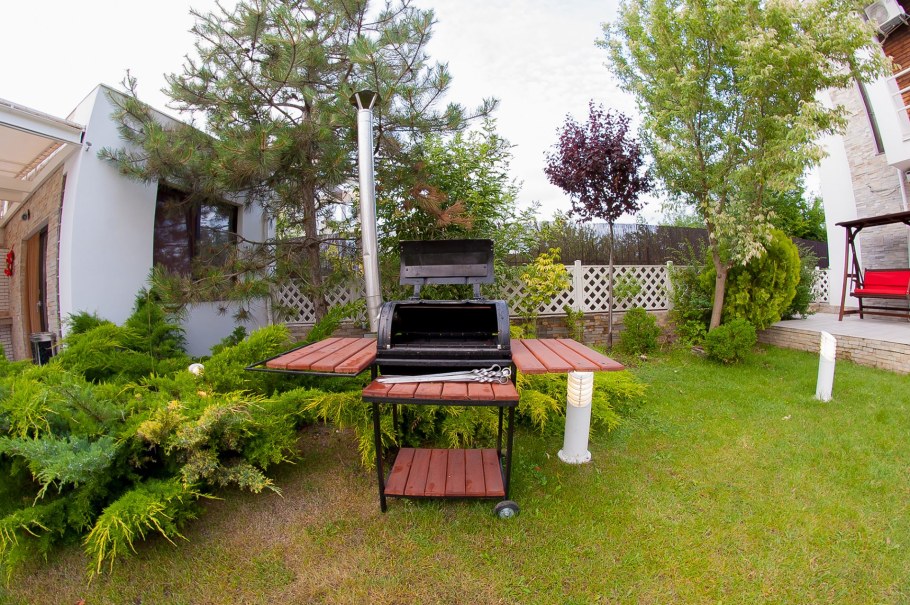 Площадка для барбекю на даче