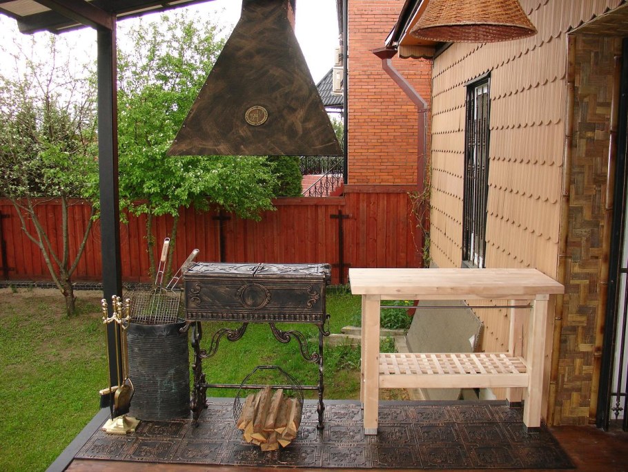 Барбекю в саду